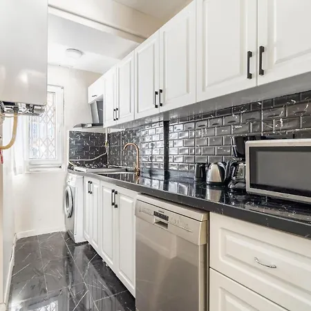 Refreshing Duplex Flat With Jacuzzi In Sisli Lägenhet Istanbul